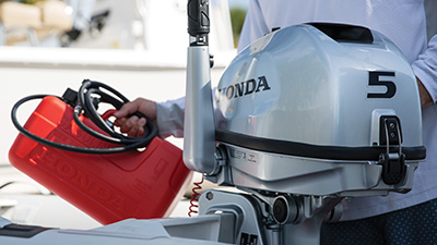 Vue arrière d'un BF5 hors-bord