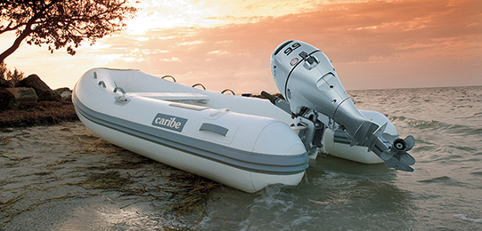 Un bateau utilisant une Honda hors-bord